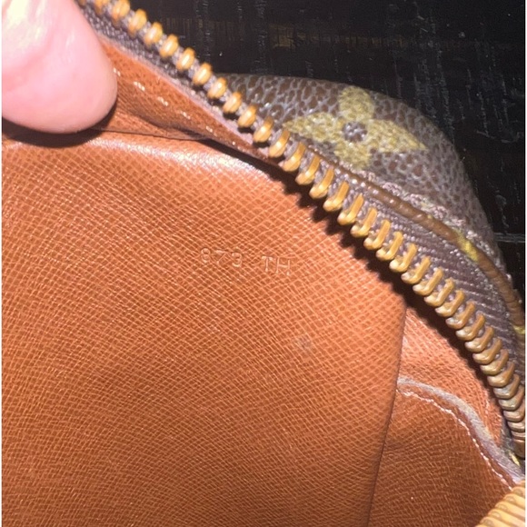 Louis Vuitton Mono Compiegne 23 Bag - Picture 15 of 16